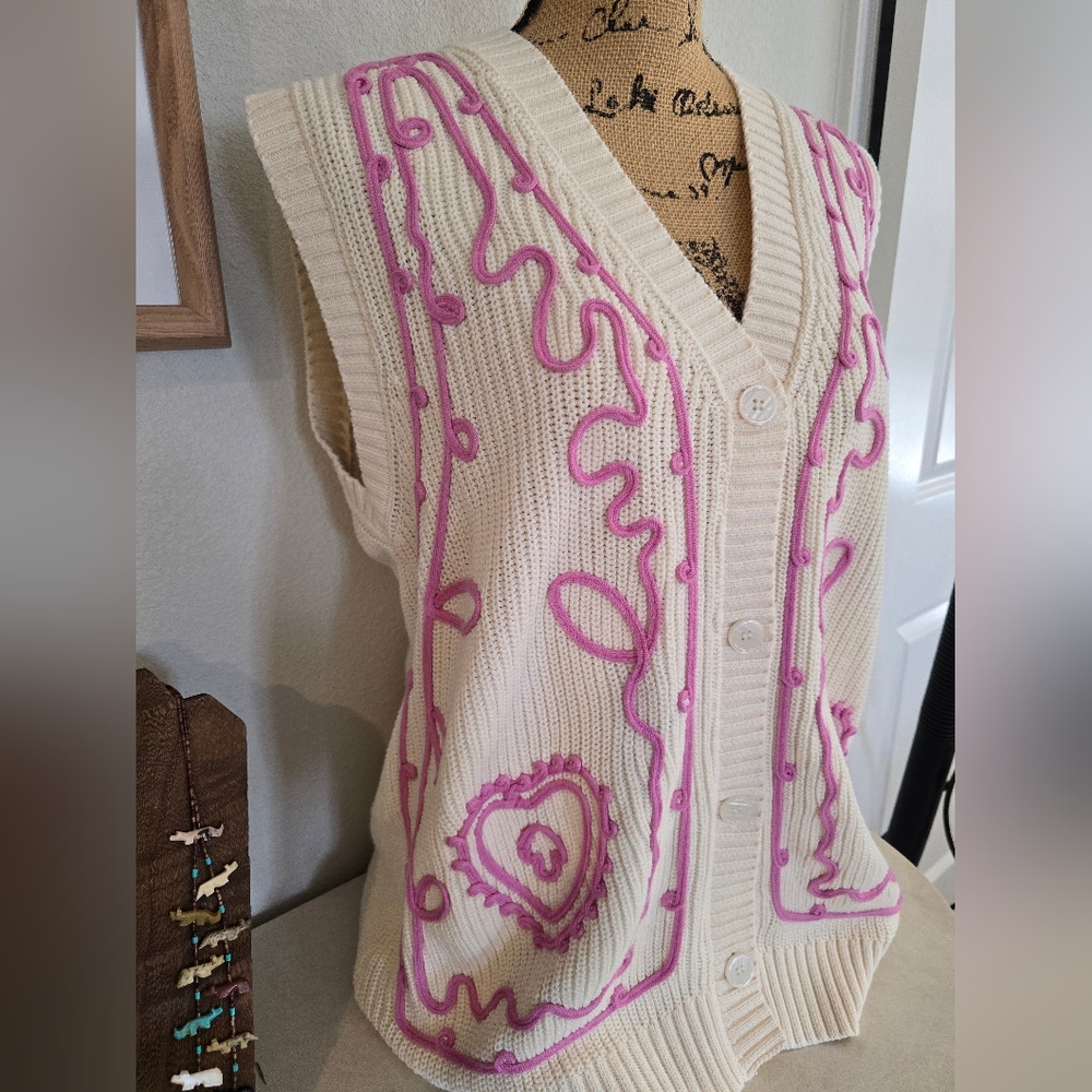 Lalavon NWT Women's Cream and Pink Embroidered V Neck Button Front Sweater Vest - Picture 9 of 14